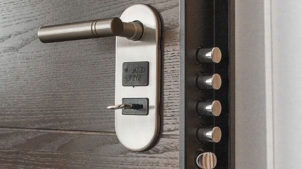 Взлом входной двери Взлом входной двери