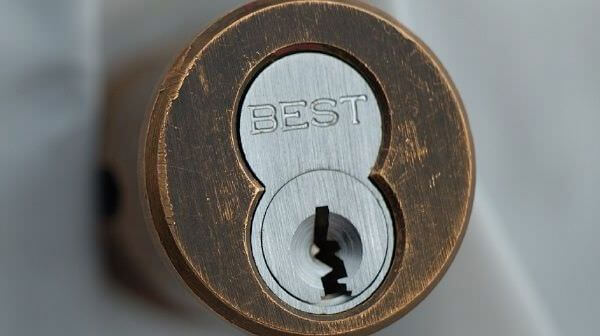 Замена личинки замка входной двери в Чебоксарах